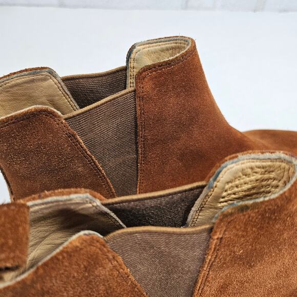 Nisolo Everyday Suede Chelsea Boots in Nutmeg Brown - Picture 7 of 10